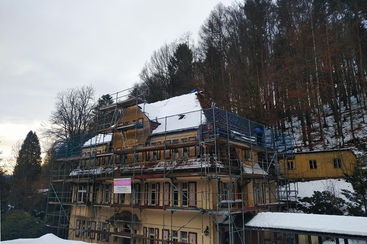 Stiftung Rathen - Historisches Haus Felsengrund - Außenansicht im Winter